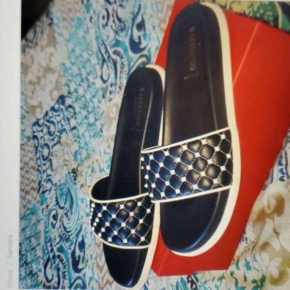 Valentino Free Tockstid Spike pool Slide Comes with dust bag and original box - Picture 2 of 12